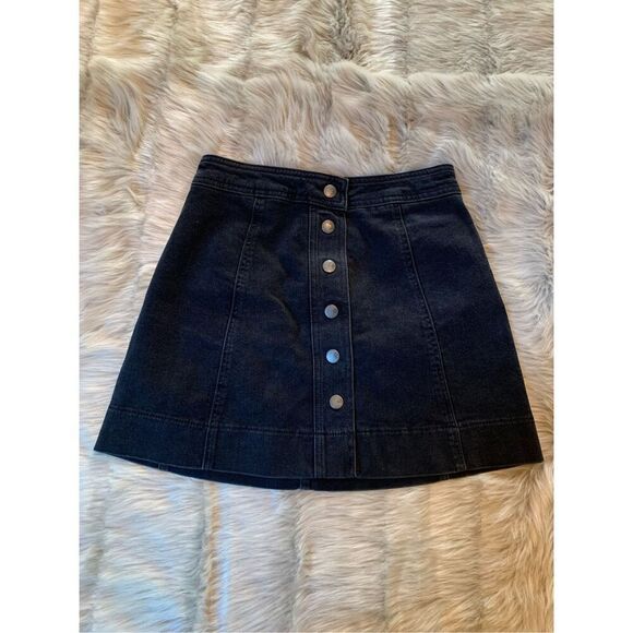 Madewell Metropolis Snap Jean Skirt in Rawley Black - Picture 2 of 4
